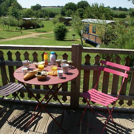 Les Roulottes & Cottages Du Moulin Chenillé-Changé エクステリア 写真