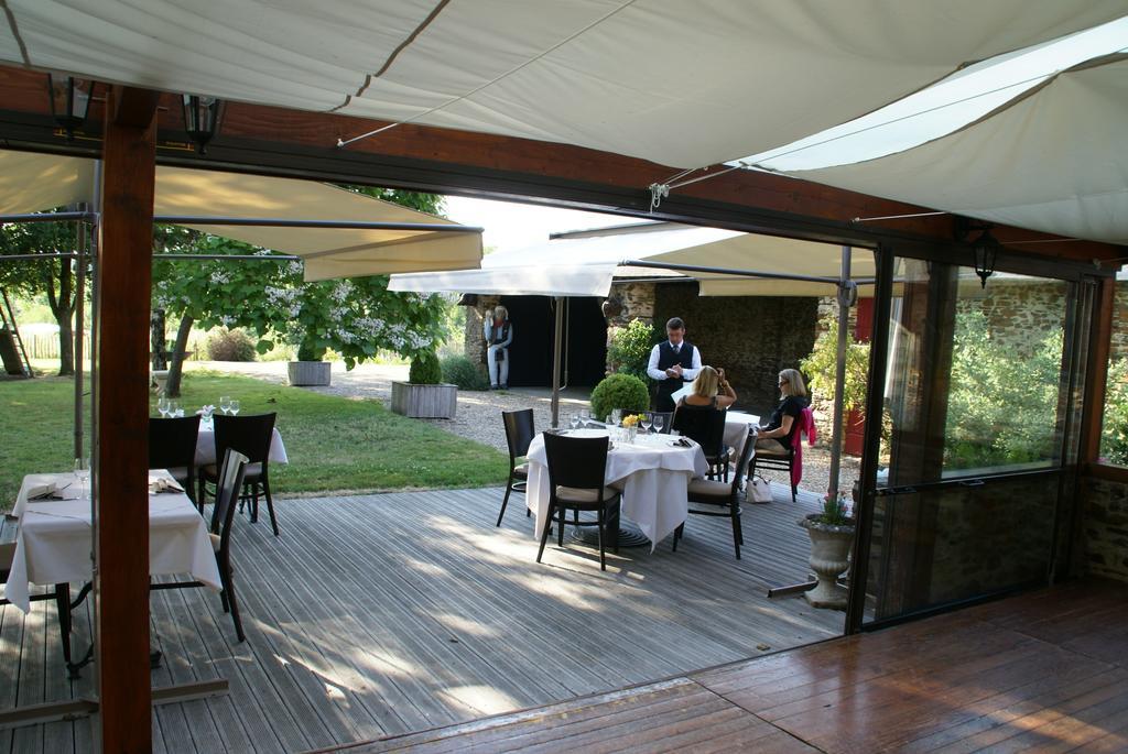 Les Roulottes & Cottages Du Moulin Chenillé-Changé エクステリア 写真