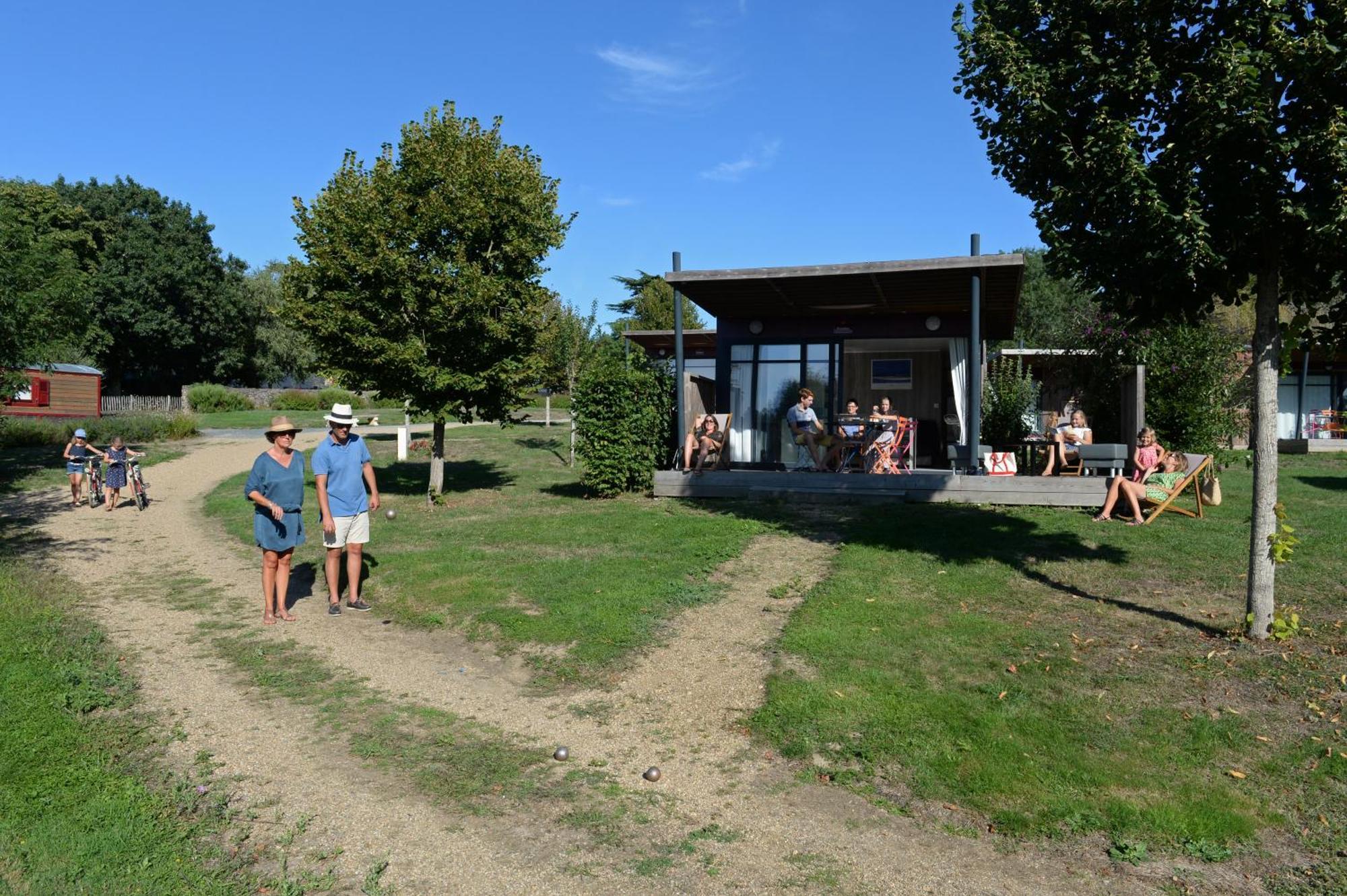 Les Roulottes & Cottages Du Moulin Chenillé-Changé エクステリア 写真