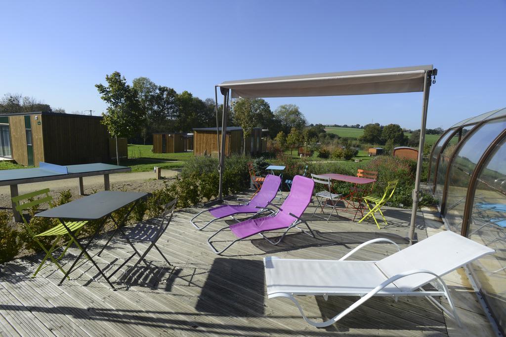 Les Roulottes & Cottages Du Moulin Chenillé-Changé エクステリア 写真