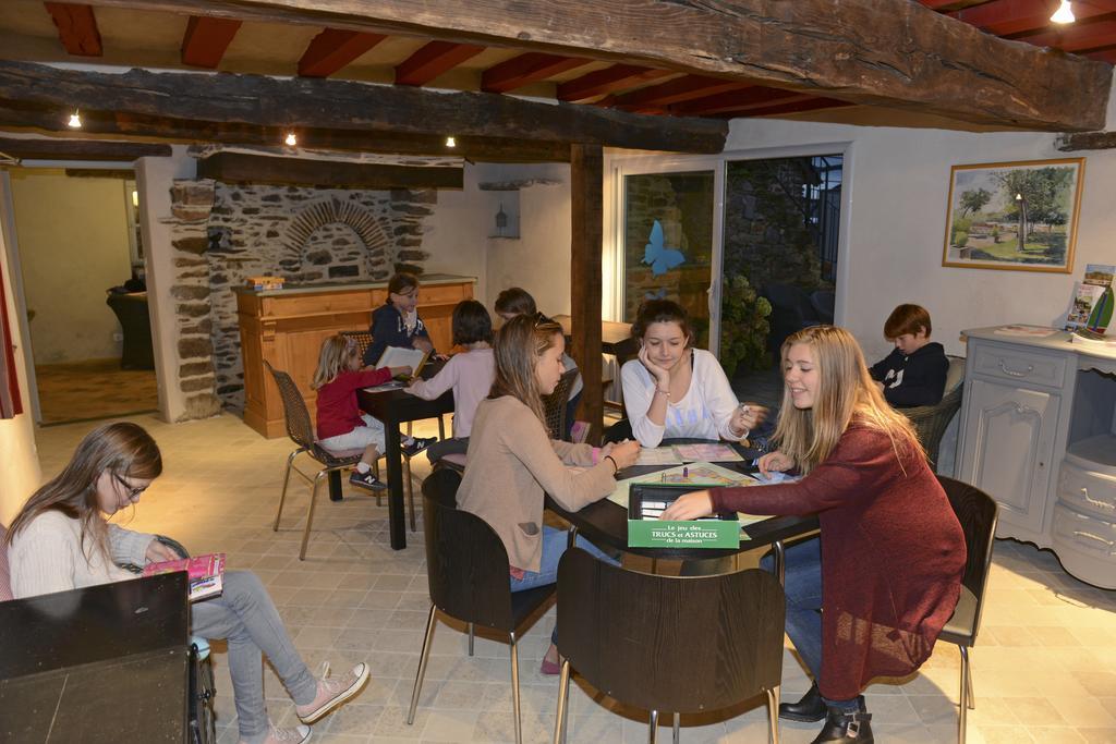 Les Roulottes & Cottages Du Moulin Chenillé-Changé エクステリア 写真