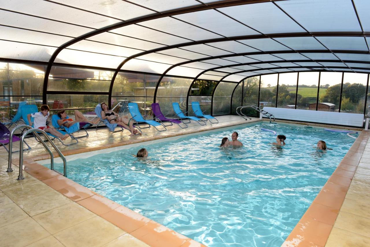 Les Roulottes & Cottages Du Moulin Chenillé-Changé エクステリア 写真